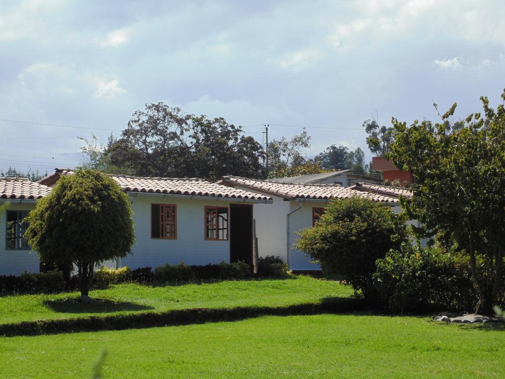 Hosteria Rosa Blanca Puembo Exterior photo