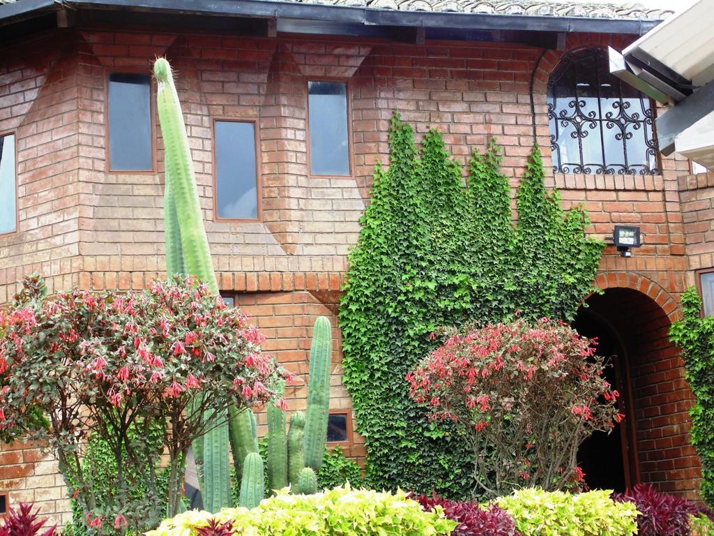 Hosteria Rosa Blanca Puembo Exterior photo