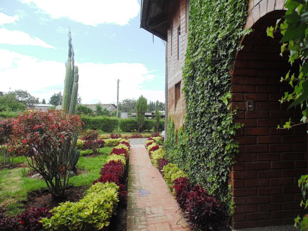 Hosteria Rosa Blanca Puembo Exterior photo